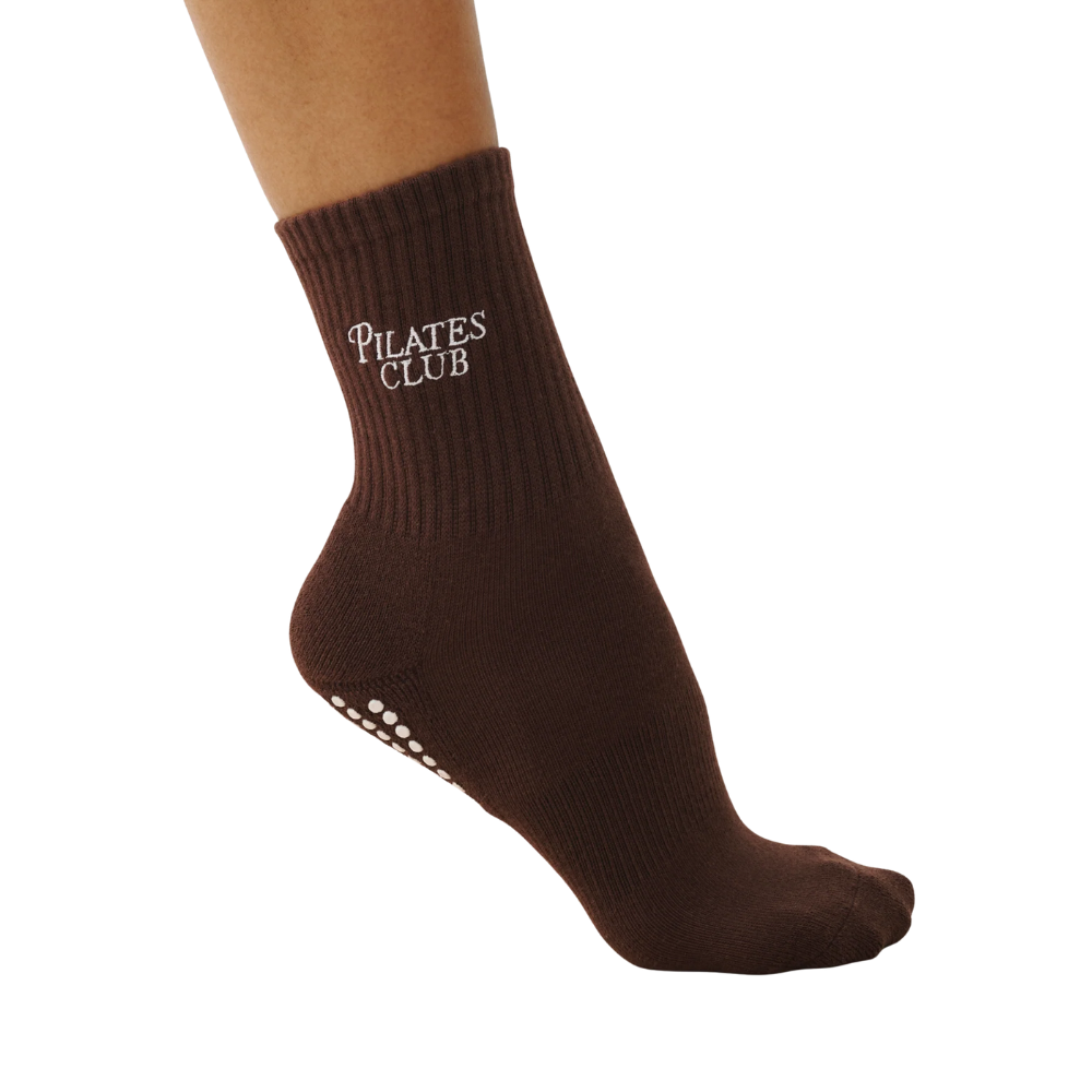 MoveActive – Crew Non Slip Grip Socks – Pilates Club Brown