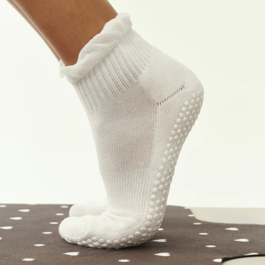 MoveActive Quarter Crew Non Slip Grip Socks – Snow Ruffle
