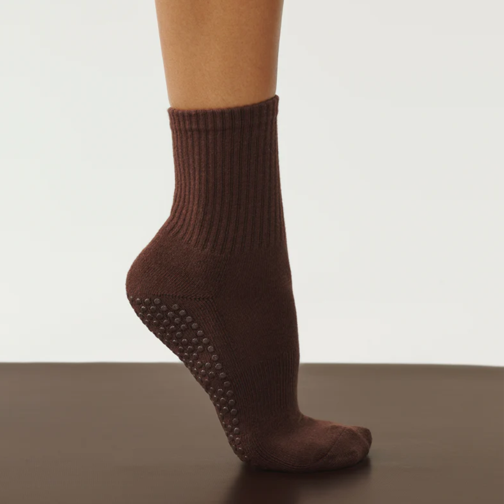 MoveActive Crew Non Slip Grip Socks – Espresso