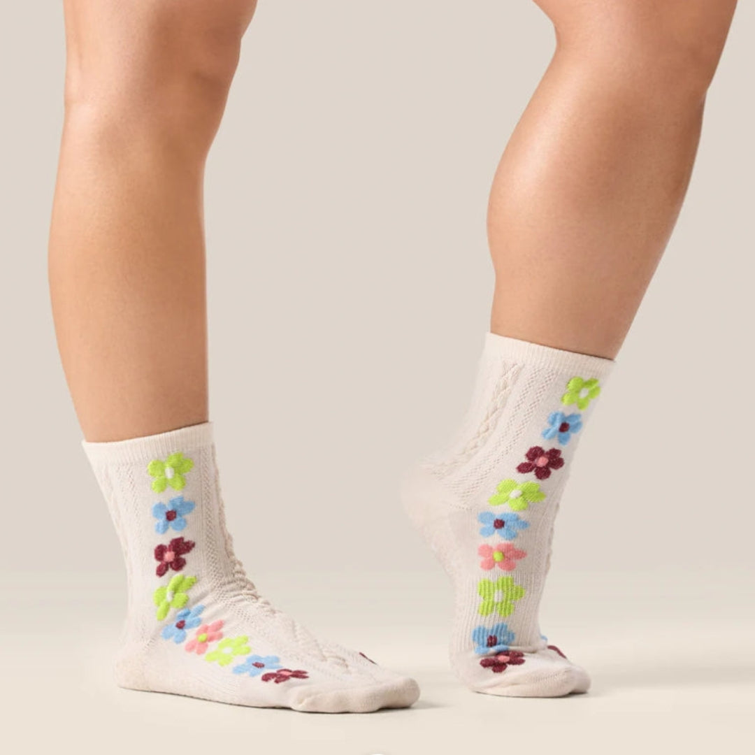 MoveActive Crew Non-Slip Grip Socks - Fiesta Blanca
